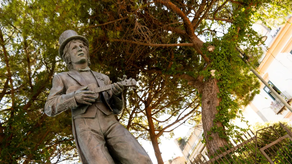 Journey to Crotone, among the places of Rino Gaetano